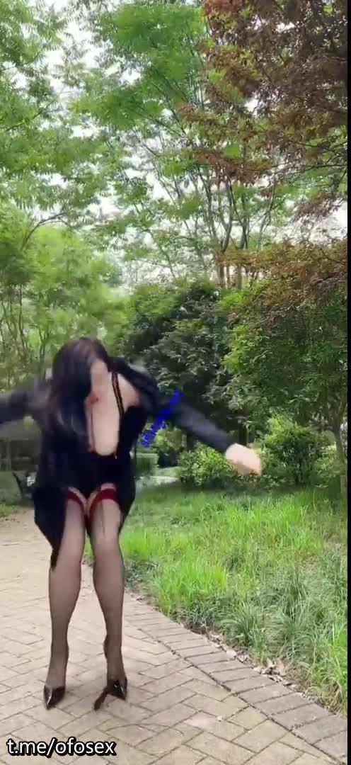 秀人网网红嫩模王婉悠_反差女神_超顶重金幕后花絮流出_主人の服务之肛塞母狗户外露出_跟路人互动调教_蜜臀黑丝无懈可击#网红 #露出 #肛塞