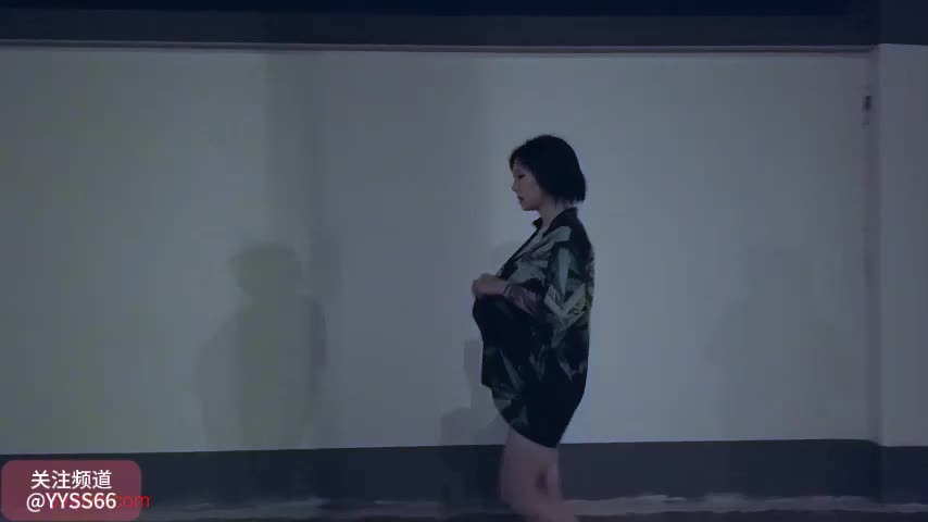 高颜值漂亮模特—舌尖上的菊花，超大尺度私拍之裸行公共场所、酒店、马路上大胆露出#露出 #户外 #长片