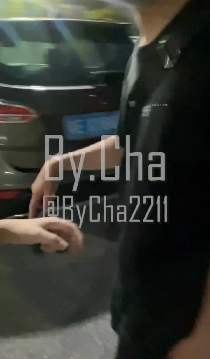 骚货户外露出直播挑战搭讪小青年看看几率有多大 免费帮口 随缘给操 贱母狗啊