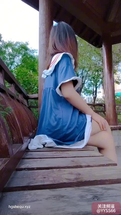 JK少女萝莉，公园里自慰喷水#萝莉 #户外 #自慰 #露出