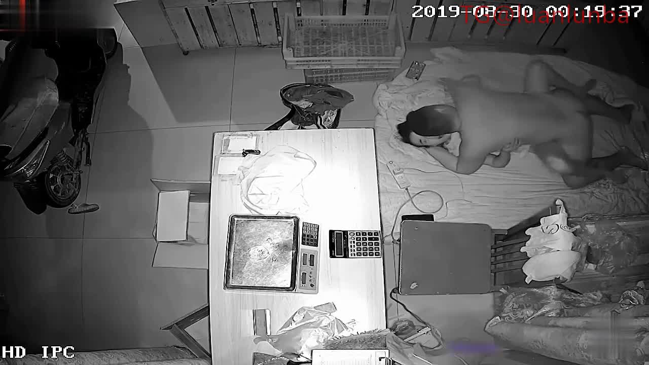 【家庭摄像头破解】水果店夫妻，把老婆操的欲仙欲死