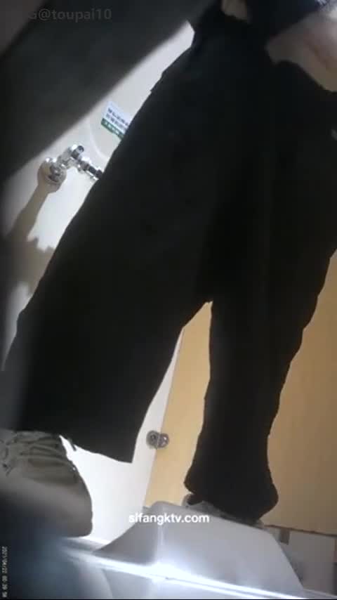 KTV偷拍来唱歌的顾客