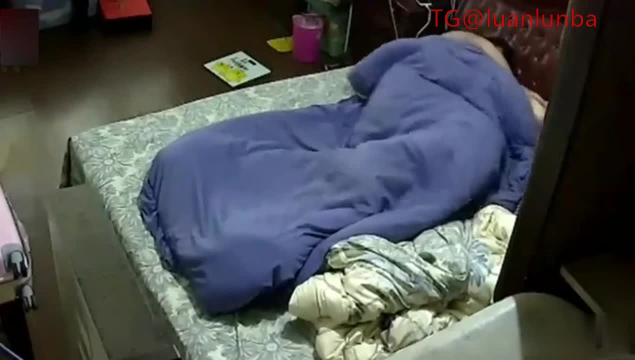 家庭偷窥】老夫妻啪啪舔逼爽的妻子淫声浪叫