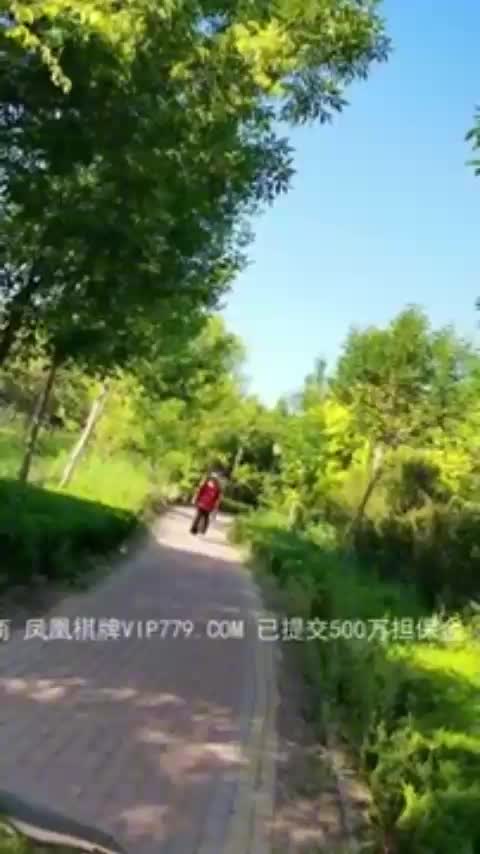 户外车震，不断的有路人经过，照样操!#户外 #露出 #做爱