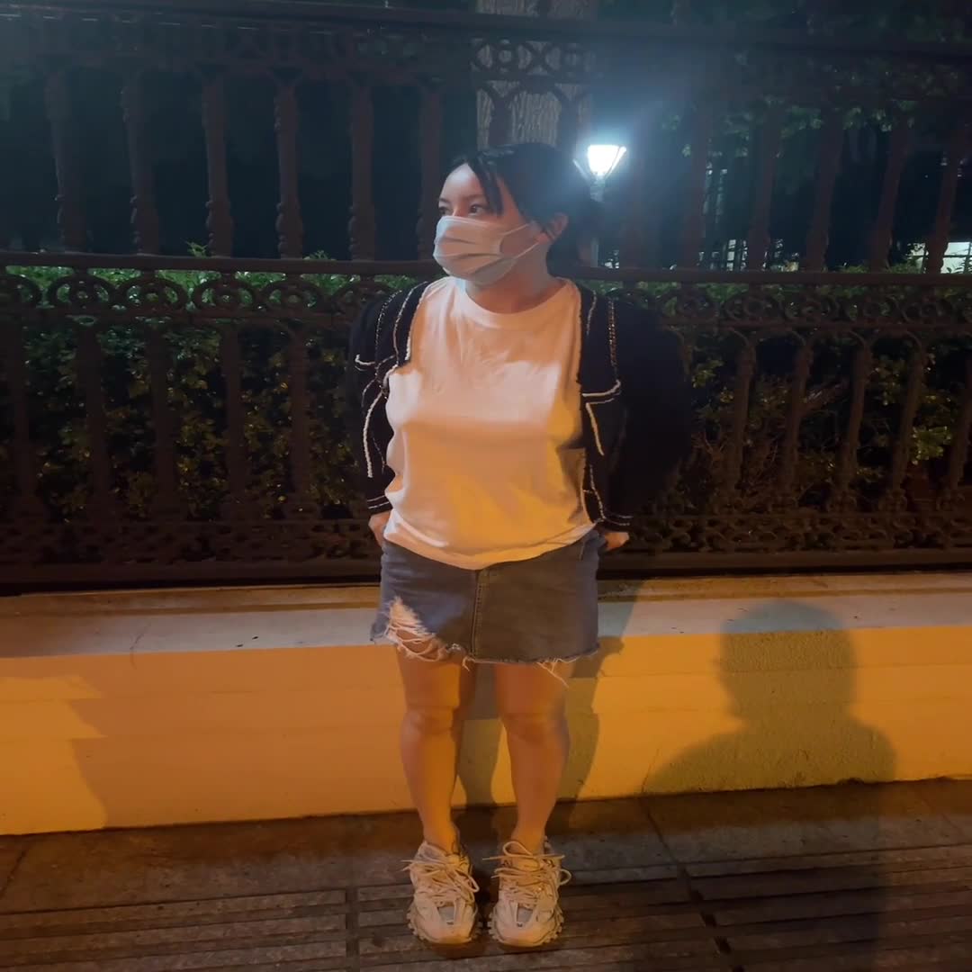 人妻巨乳全裸露出 骚逼小坦克私人定制 街边大胆露出 逼毛刮得还真干净