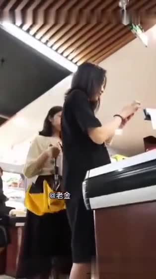牛逼大神广州街头偷拍抄底50位美女