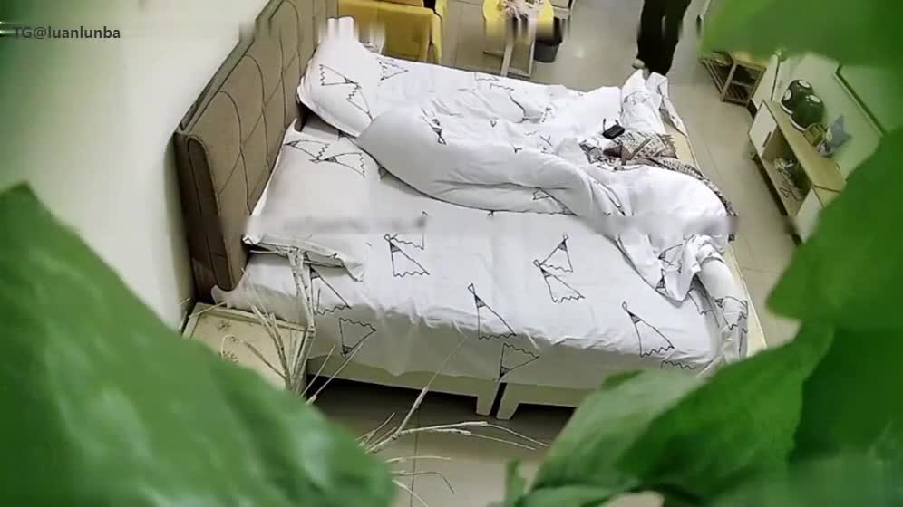 一分钟射精，早晚戴绿帽，骚浪贱反差婊穿情趣装榨干早泄男友