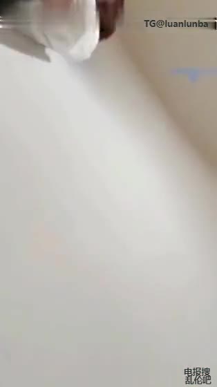 全裸无内美女被男友抛弃委屈独自回家