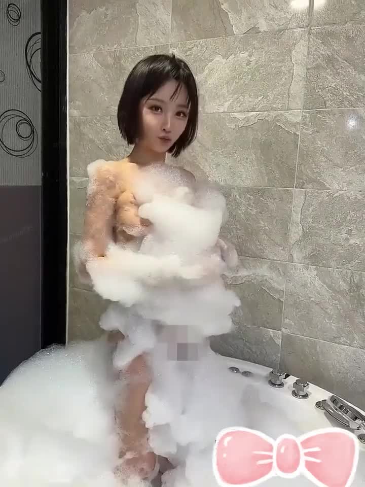 ??超颜值极品??明星颜值反差女神〖sunwall〗浴室洗澡被大鸡巴后入，清纯靓丽的外表操起来比谁都骚，顶级反差小骚货