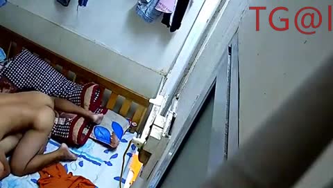 【家庭摄像头破解】土豪哥准备做爱发现监控没关，一位移开就没事，没想到神相头完全被人控制了