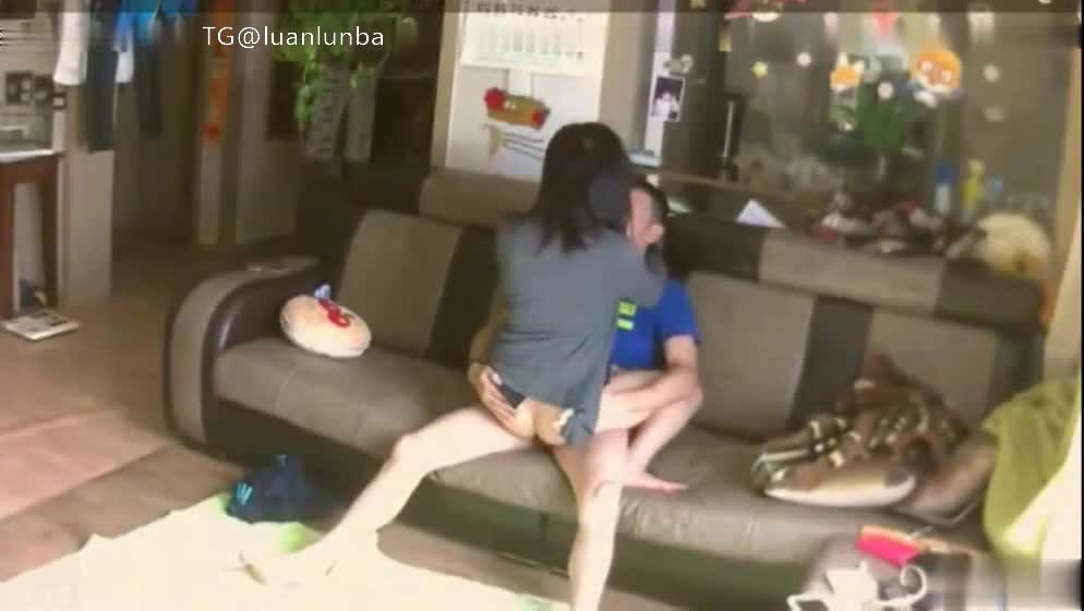 破解家庭摄像头，老公公与儿媳妇偷情