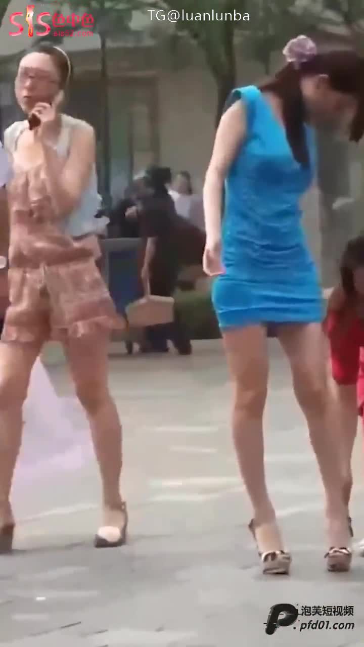女星“李小璐”走光+街拍被探底