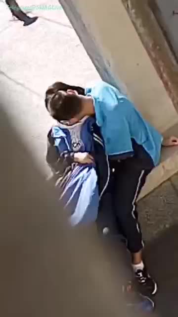 高中生天台约会忍不住直接就露出开干 羡慕啊 这逼是真的嫩了 小男友都忍不住要舔弄它