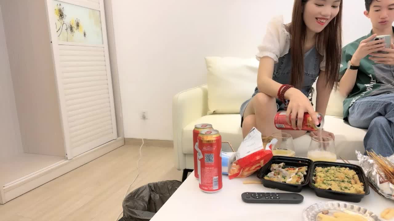 【#美甲店良家】【第4季】新人良家 小姐姐挺漂亮，酒足饭饱，强迫推倒，逼逼粉 #瘦猴探花