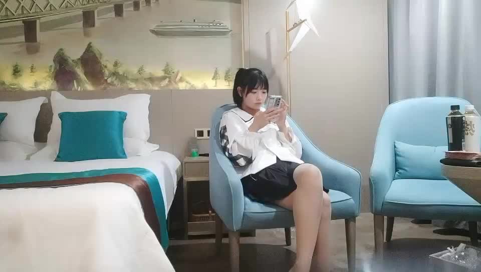 #沈先森 #探花精品 #美腿 #学生妹 沈先森马尾辫清纯大长腿萌妹 黑色网袜学生制服深喉大屌骑乘抬腿侧入