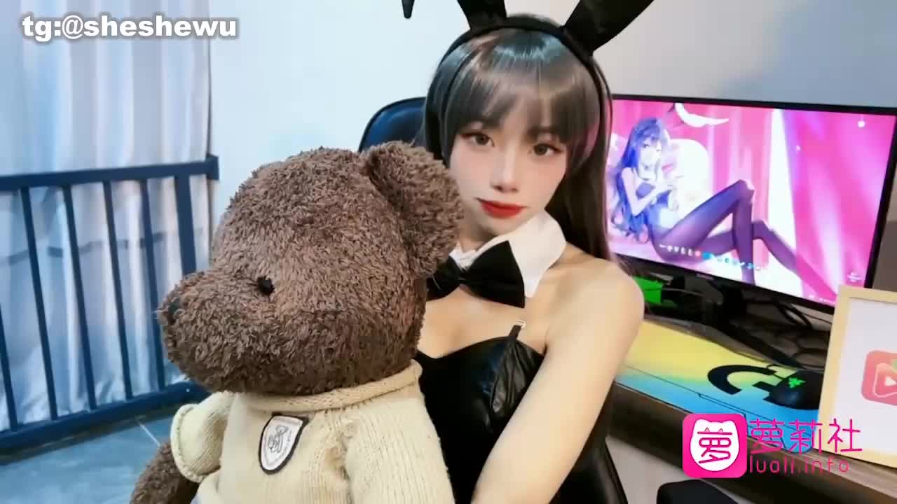 #紫萱高颜值嫩妹cos兔女郎