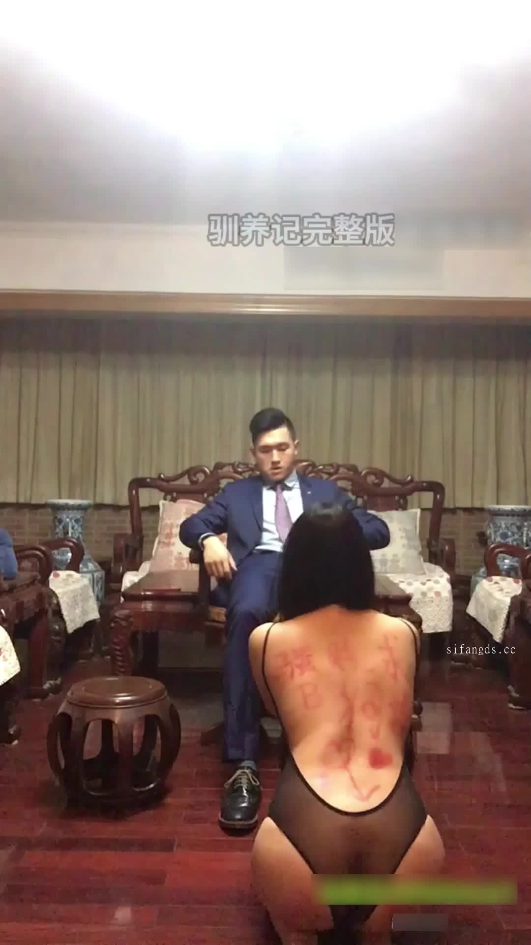 #推特 #驯养记富家少爷圈养小母狗，日常露脸调教记录更多视频合集已更新至内部群！！