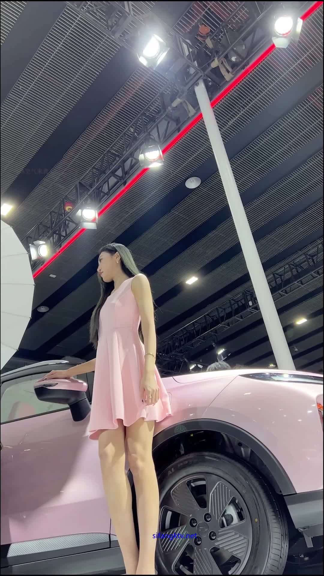 #偷拍 #抄底  #CD #热空气车展车展抄底 模特抄底