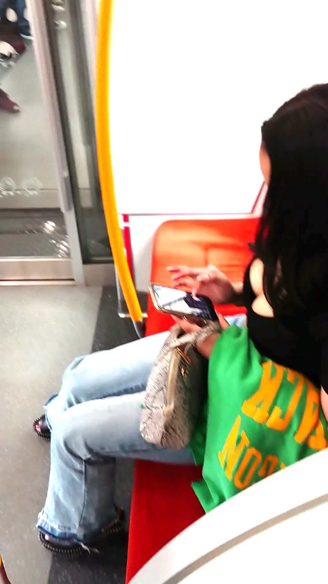 #偷拍 #高抄地铁高抄爆乳性感姐姐珍珠项链真的又大又白