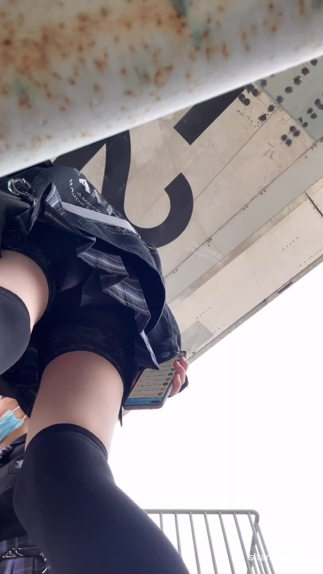 #偷拍 #抄底 #CD #漫展偷拍漫展JK小姐姐！丝袜坐镜头无死角拍摄