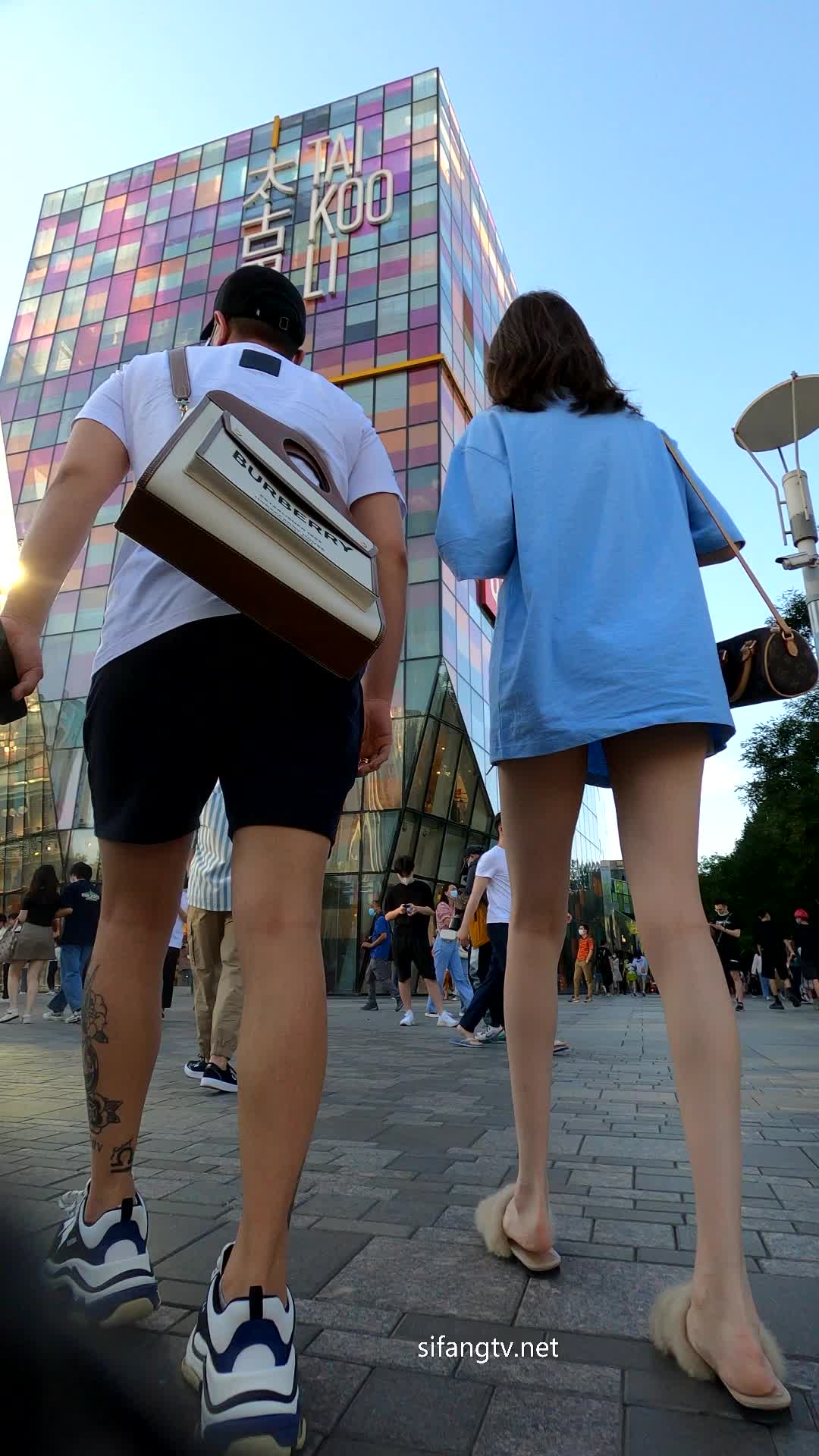 #偷拍 #抄底极品腿精女神