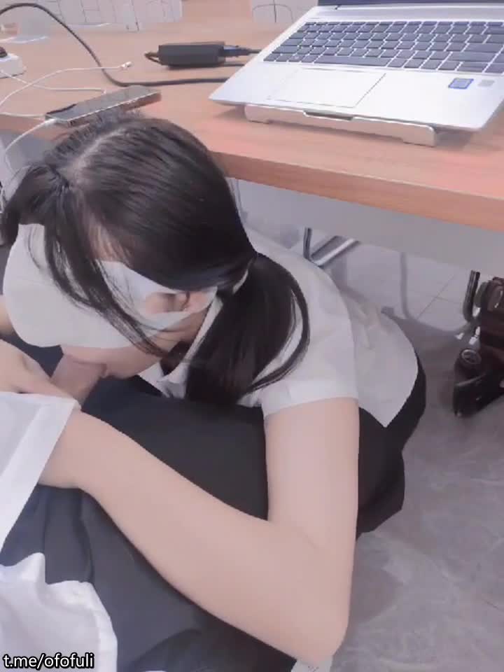 #反差 #少女 反差婊重磅粉丝定制 极品骚秘书被粉丝在办公室爆操 各种近距离抽插内射 情趣内衣诱惑十足