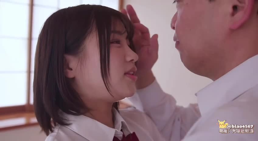 #大学生 #反差 翘臀比三上悠亚，深田咏美的臀部漂亮多了，男优超级爱她的蜜桃臀白虎粉鲍