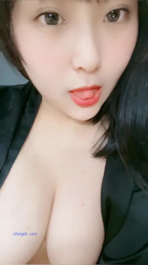 超清原画【内容简介】：高端裸聊陪玩一对一群聊 御姐萝莉良家都有 自慰特写大秀 这期有大奶妹子 全程配合指挥 表情骚 各种姿势诱惑 吐舌头玩口水 等等！ 非常给力 打飞机必备！（大部分每部10分钟左右，收藏佳#偷拍   #录屏  #裸聊#1v1）