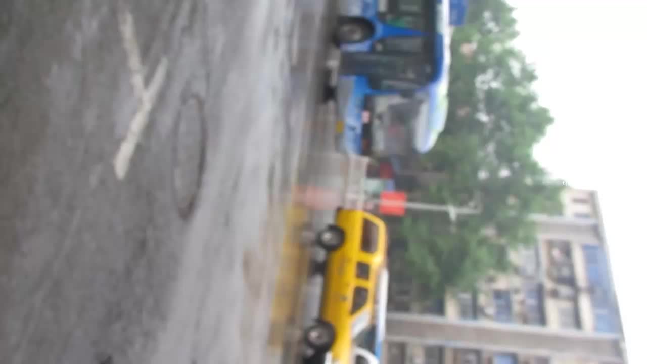 #大忽悠买丝袜摸腿11街头忽悠购买丝袜