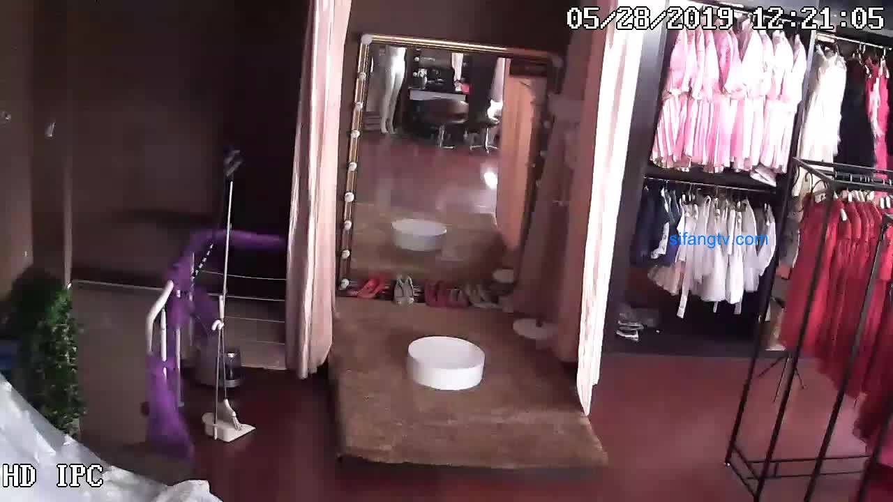 网红91阴 CDTP公告影楼无良老板安装摄像头。偷拍前来拍婚纱照的准新娘子们，一起来看看别人各式各样老婆？ 转发获取私密群