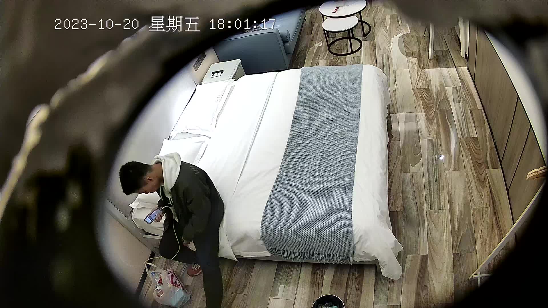 酒店稀有台高清偷拍 样子清纯的女神级学妹 来了姨妈也逃不过被玩弄的命运