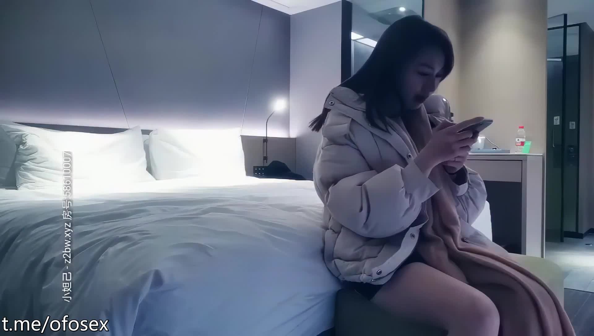 【#黄先生探花】笑起来很甜美黑色包臀裙妹妹，大白美乳摸逼闭眼享受新姿势半顿着操