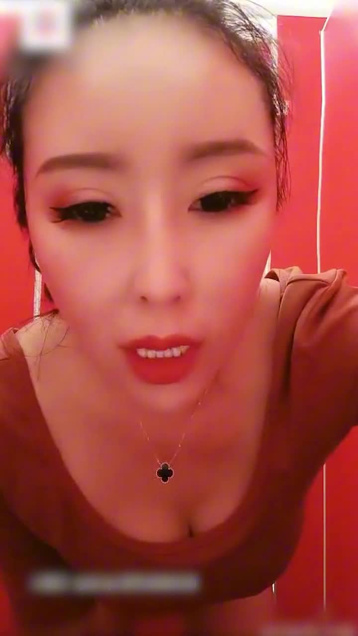 美乳翘臀健身女教练直播自慰#熟女 #骚妈 #自慰