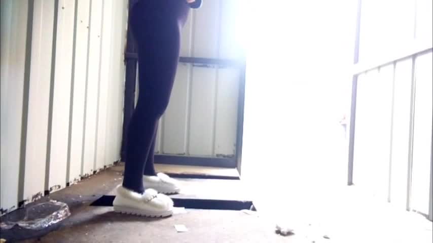 #偷窥 #偷拍自拍 #业余真实 #厕所 #美女旱厕里的美少妇