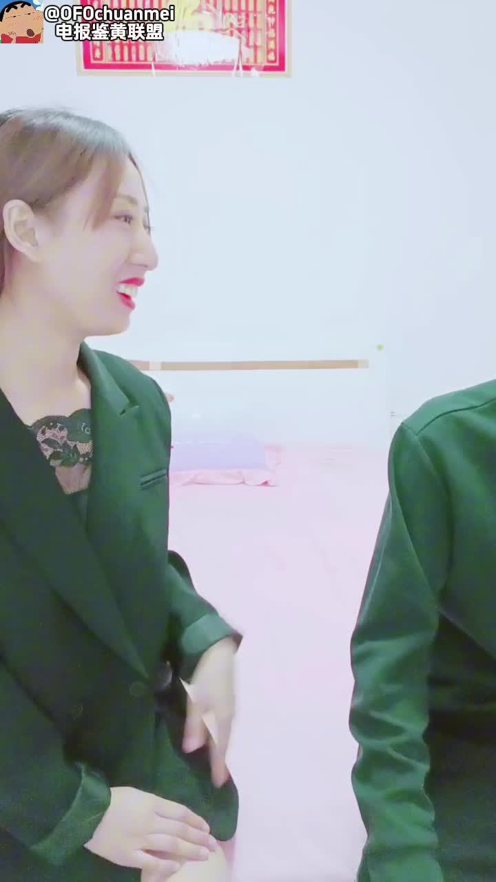 黑丝吊带极品美少妇，韵味十足剧情演绎诱惑老公的朋友，拔了裤头就口交，无套女上位骚的很，人间尤物#人妻 #少妇 #熟女 #直播