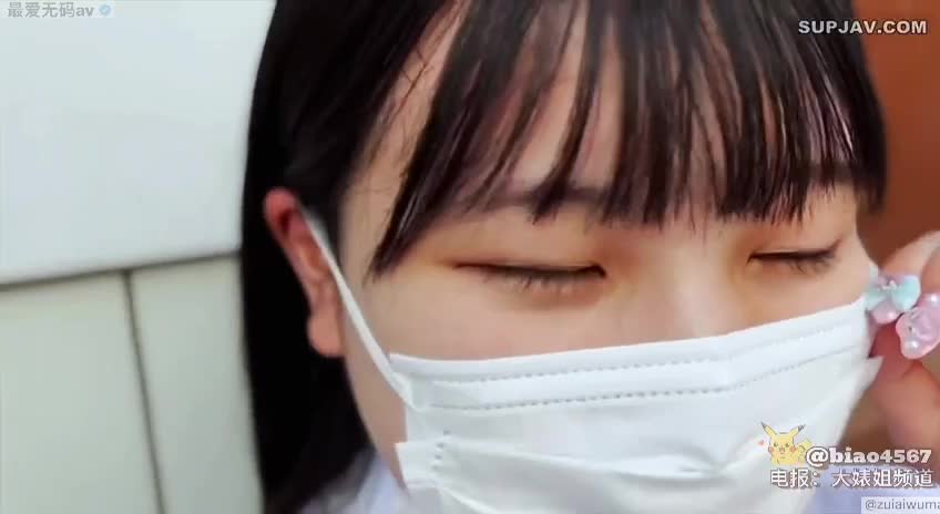刚满18岁的萝莉学生妹，穴又小又嫩，鸡吧真大，一插到底，操的妹子快哭了#fc2 #无码 #萝莉 #内射