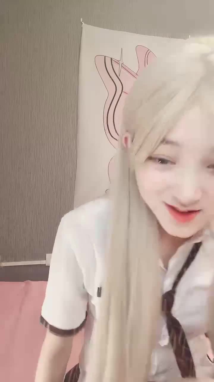 极品尤物！甜美少女！JK装活力十足，被胖大叔爆操，骑脸足交，上位操美臀，爽的美女流出白浆 HongKongDoll 玩偶姐姐