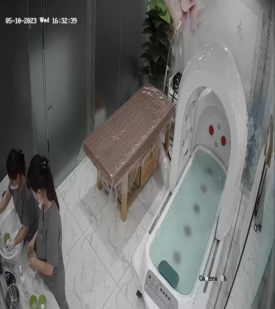监控 偷拍 美容院高级美容院监控摄像头偷拍 几个富姐全身sap推油激光脱毛
