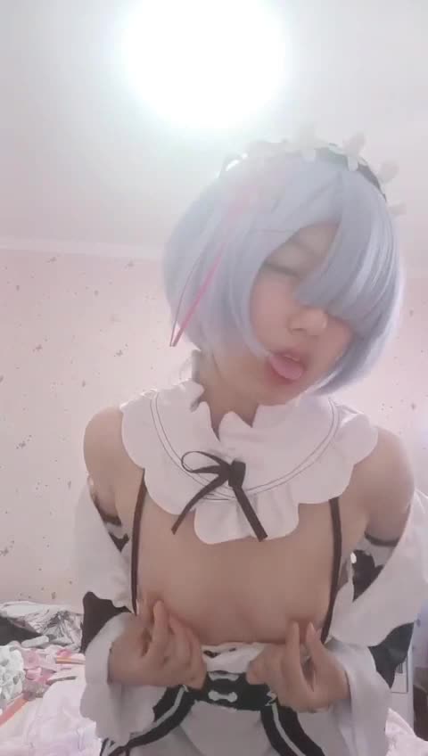 #自慰 #偷拍自拍 #无毛粉嫩白 #业余真实 #cosplay娃娃脸蕾姆揉欢乐豆自慰拍视频给爸爸看