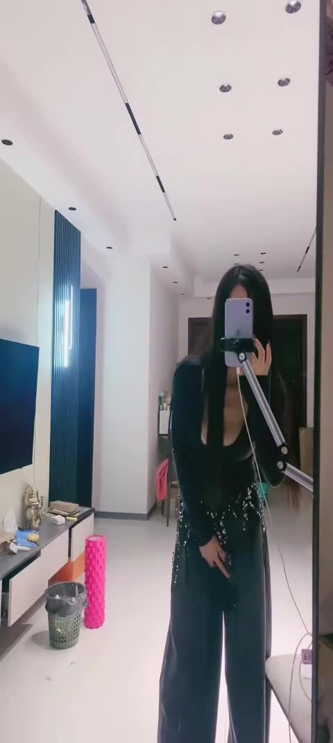 #自慰 #跳蛋 #丝袜 #直播 #诱惑戴着口罩的女主播直播漏点诱惑在隔着内裤玩跳蛋