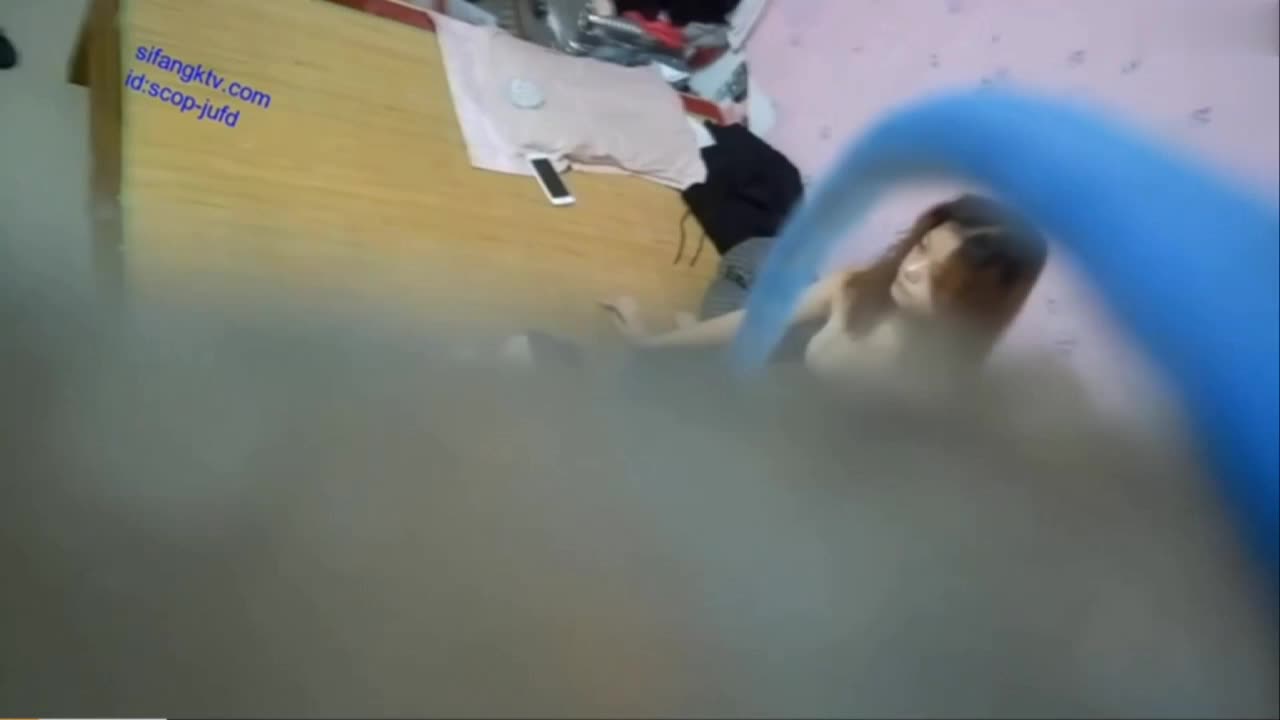偷拍合租房的小情侣，冒风险爬墙偷窥拍摄，对门的小情侣各种姿势 【30分钟】