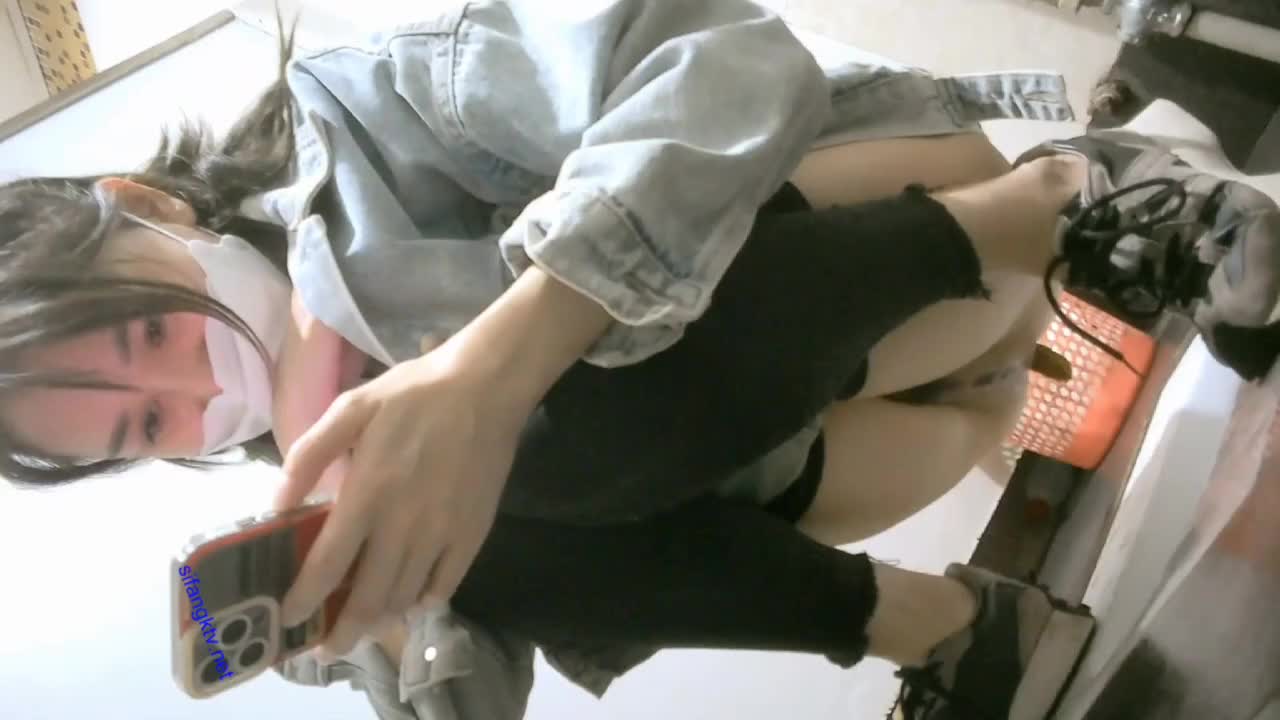 #隔墙有眼 办公楼厕拍 开档黑丝白虎靡穴