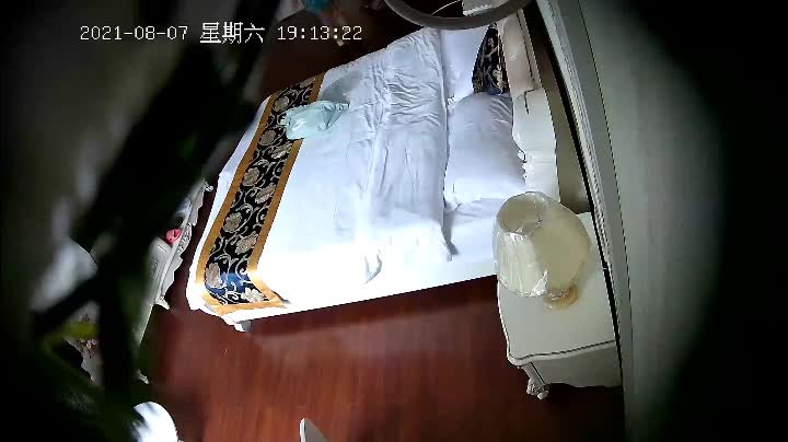 酒店偷拍 大学生激情啪啪 迫不及待推倒就开操 忘情舌吻