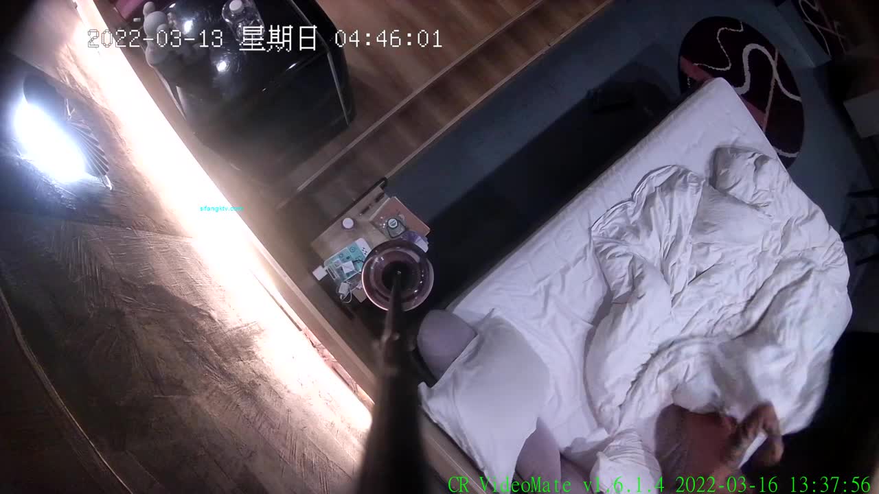 宾馆偸拍花臂男约炮极品大奶服装店美女店主，呻吟声好销魂，听对话貌似美女是处女第一次性交，彼此谈做爱感受，对话清晰