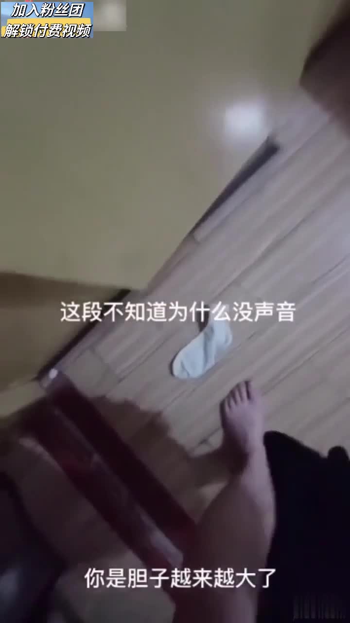 #乱伦 #口交 #偷拍自拍 #素人 #业余真实儿子全裸闯进妈妈房间对白太精彩了不看后悔