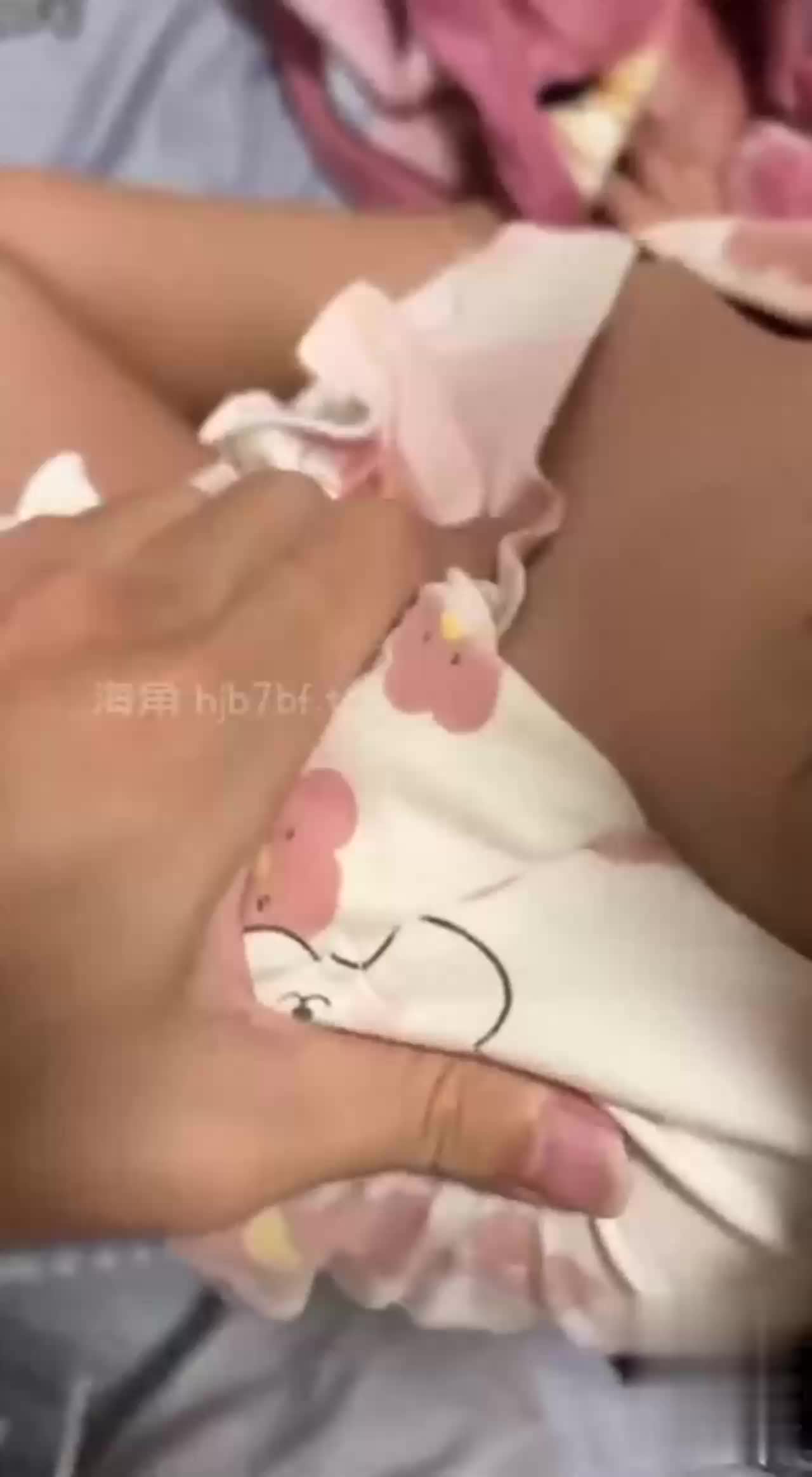 #乱伦 #狂插 #后入 #淫叫姐弟乱伦借着给姐姐送药色胆包天对生病无力的姐姐下了毒手