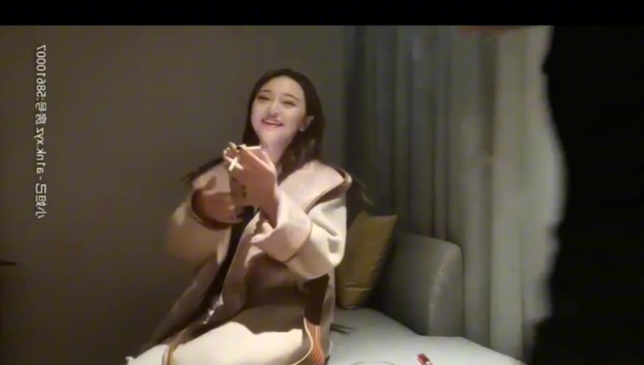 美女D杯的奶子 阴毛旺盛 性欲强悍 洗完澡出来就开始舔鸡吧 把套套带上胖哥鸡吧就开起翻云覆雨的战斗  胖哥战斗力也不差 把骚味十足的美女操啊啊叫