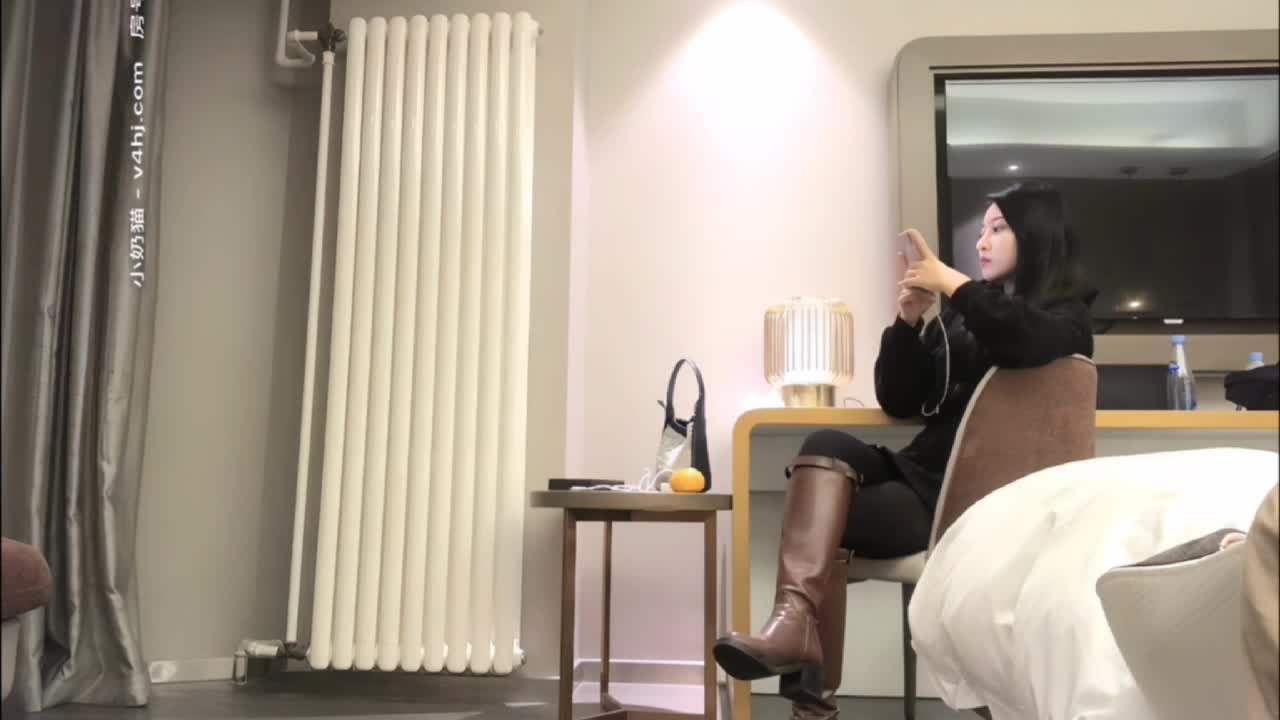 约炮极品女神明星脸美人️迫不及待地上床，脱掉衣服掏出大屌就是一顿狂艹 34分钟