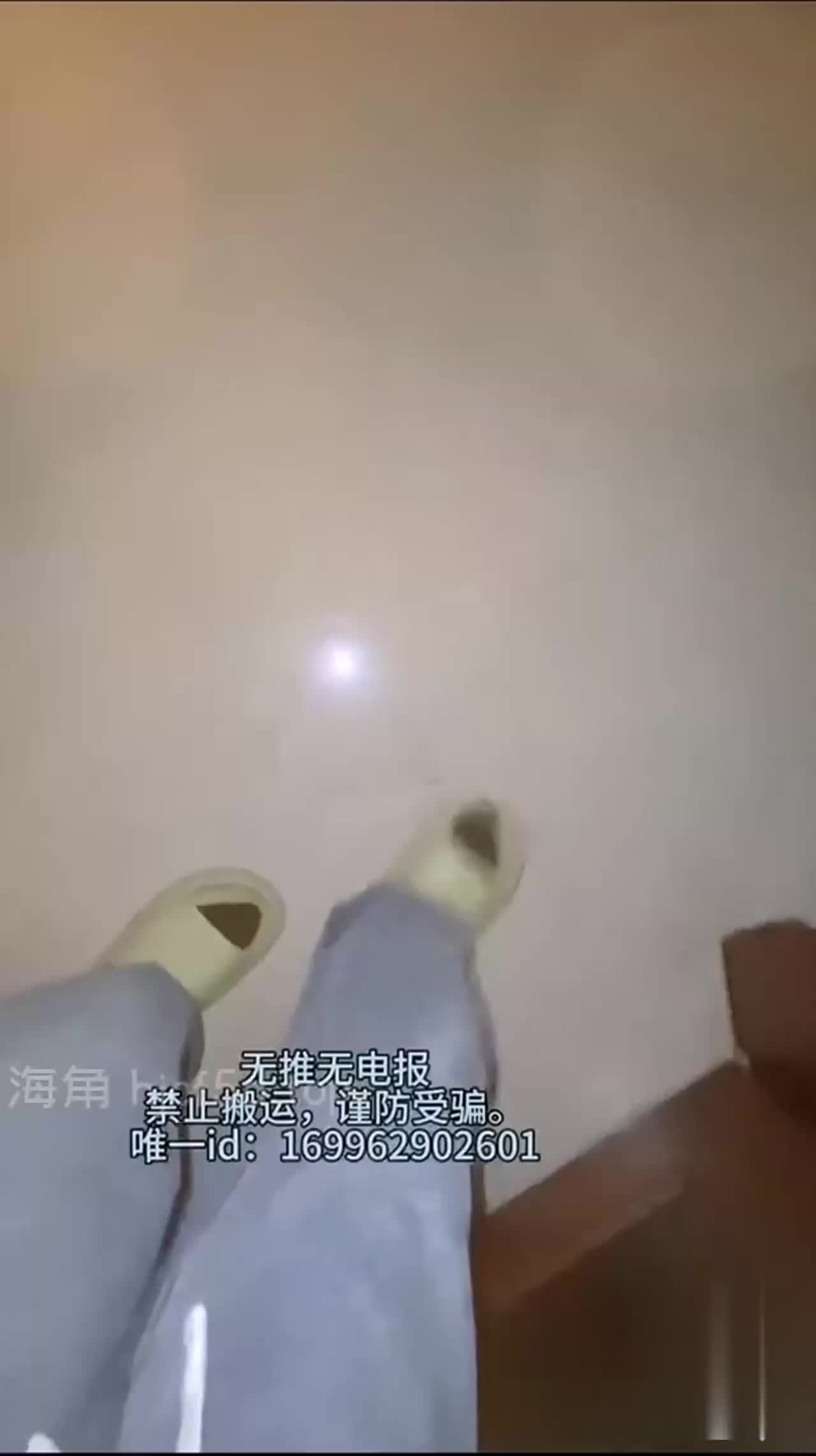 #乱伦 #丝袜 #狂插 #兄妹兄妹乱伦在家把妹妹操了诱人黑丝鲜甜多汁蜜穴爸妈房门前肏挂汁激射蜜臀