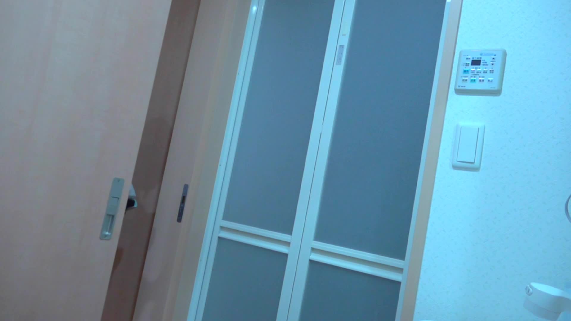 更衣室的小春色偷窥偷拍发现G罩杯少女